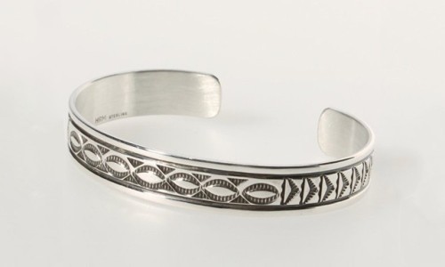 JOURNAL STANDARD 推出印第安民族风手镯系列